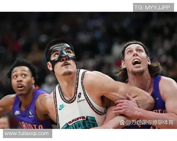 NBA猛龙与勇士激战正酣双方球员表现精彩引发球迷热议