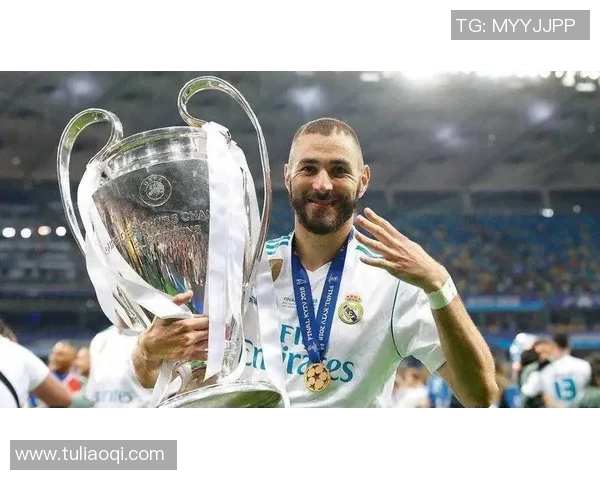 本泽马：从足球天才到传奇巨星的辉煌旅程与成就解析