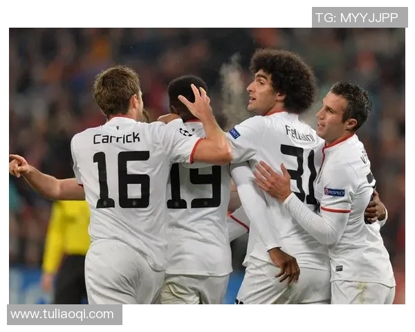 曼联迎战顿涅茨克全力争胜球迷期待激情对决与精彩瞬间