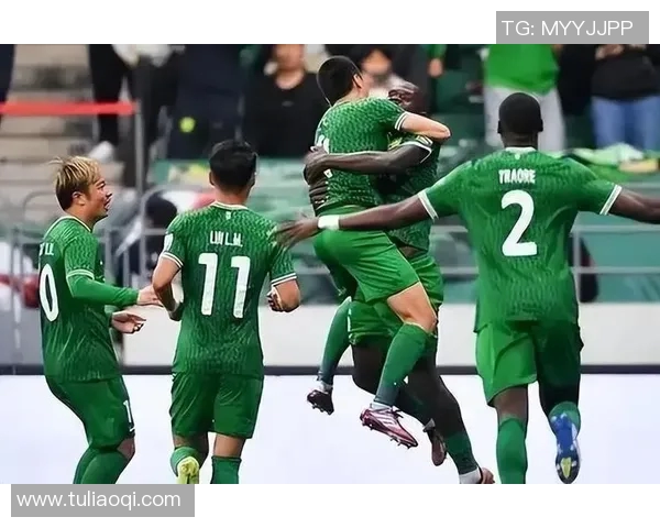 2017年重庆队与国安队激战回顾球迷心中难忘的经典对决