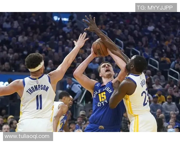 勇士与掘金激战四月二十九季后赛精彩对决全景回顾 勇士与掘金激战四月二十九季后赛精彩对决全景回顾